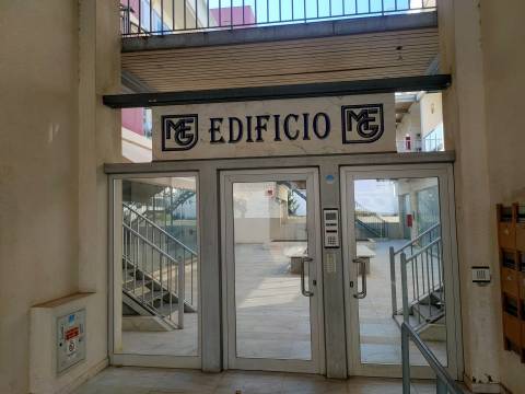 Loja com 166.12 m2 em Guia, Albufeira