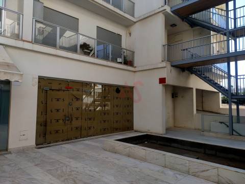 Loja com 166.12 m2 em Guia, Albufeira