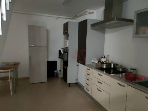 Loja com 166.12 m2 em Guia, Albufeira