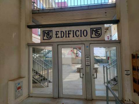 Loja com 166.12 m2 em Guia, Albufeira