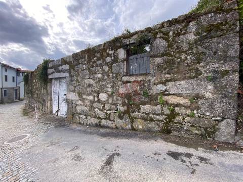 Quinta para restauro com 4.300m2 em Sousela, Lousada