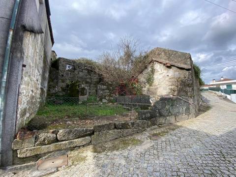 Quinta para restauro com 4.300m2 em Sousela, Lousada
