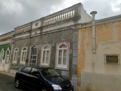 Prédio com projeto aprovado em Olhão, Faro