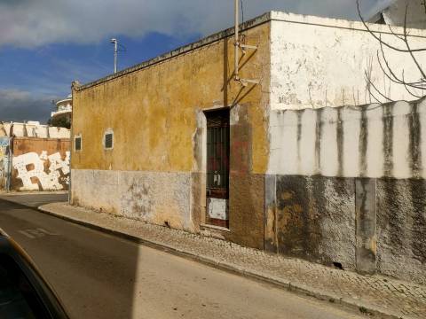 Prédio com projeto aprovado em Olhão, Faro