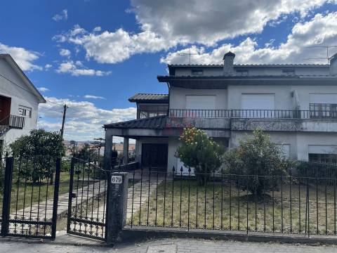 Moradia Geminada T3 em Lagares, Felgueiras