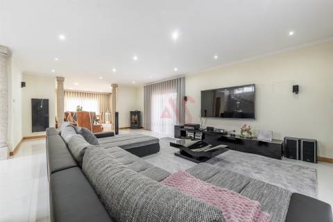 Moradia T4 em Recezinhos (S. Mamede), Penafiel