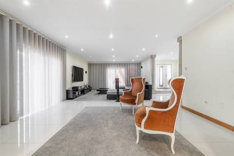 Moradia T4 em Recezinhos (S. Mamede), Penafiel