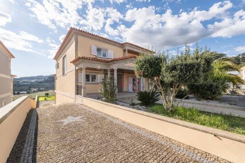 Moradia T4 em Recezinhos (S. Mamede), Penafiel