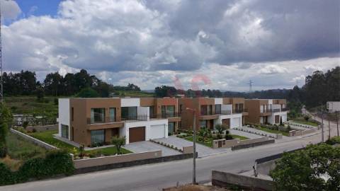 Terreno de Construção com 3.864 m2 em Nogueira , Lousada
