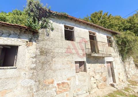 Quinta para restaurar com 19.277 m2 em Nogueira, Lousada