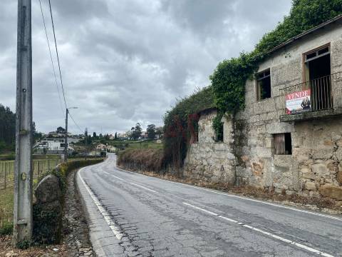 Quinta para restaurar com 19.277 m2 em Nogueira, Lousada