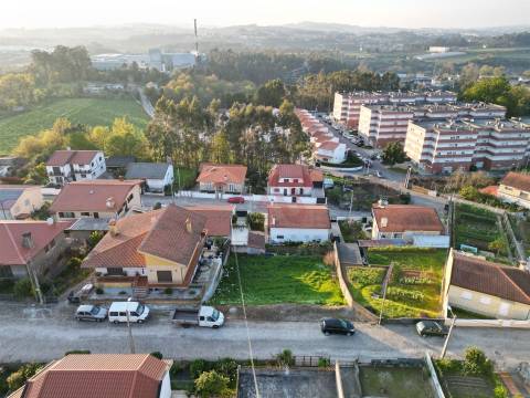 Terreno para construção com 465 m² em Santo Tirso