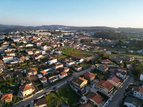 Terreno para construção com 465 m² em Santo Tirso