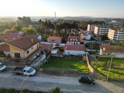 Terreno para construção com 465 m² em Santo Tirso