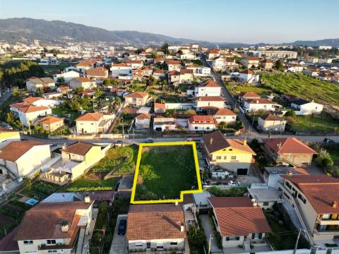 Terreno para construção com 465 m² em Santo Tirso