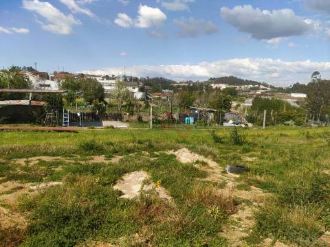 Conjunto de 4 Lotes para Construção com 4.165,28 m² em Nespereira, Lousada