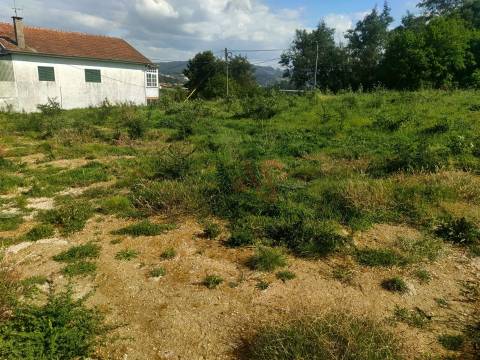 Conjunto de 4 Lotes para Construção com 4.165,28 m² em Nespereira, Lousada