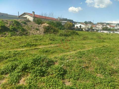 Conjunto de 4 Lotes para Construção com 4.165,28 m² em Nespereira, Lousada