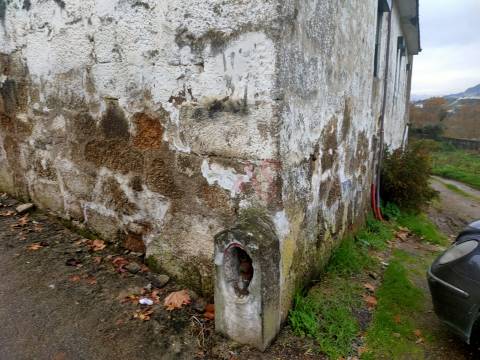 Moradia T5 para reabilitar em Nevogilde, Lousada