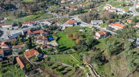 Terreno com 1.900 m² em Paradança, Mondim de Basto