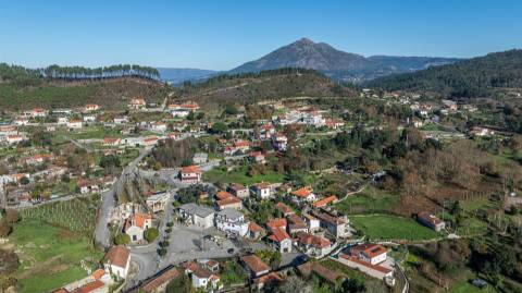 Terreno com 1.900 m² em Paradança, Mondim de Basto