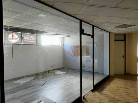 Loja de 24,40 m² no Edifício Varandas do Mar em Albufeira