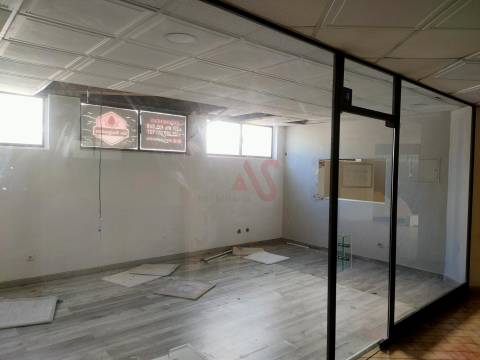 Loja de 24,40 m² no Edifício Varandas do Mar em Albufeira