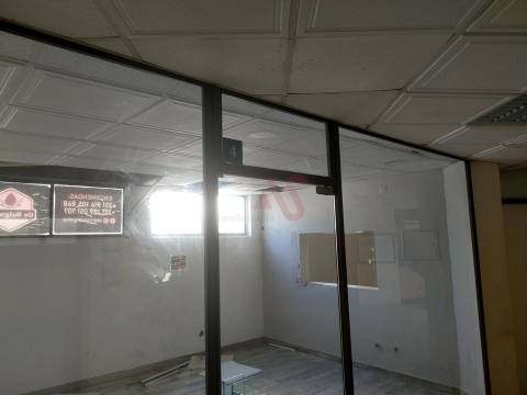 Loja de 24,40 m² no Edifício Varandas do Mar em Albufeira