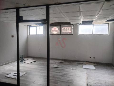 Loja de 29,65 m² no Edifício Varandas do Mar em Albufeira