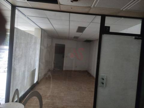 Loja de 29,65 m² no Edifício Varandas do Mar em Albufeira