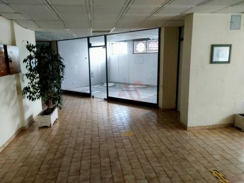 Loja de 35 m² no Edifício Varandas do Mar em Albufeira