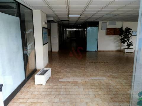 Loja de 35 m² no Edifício Varandas do Mar em Albufeira