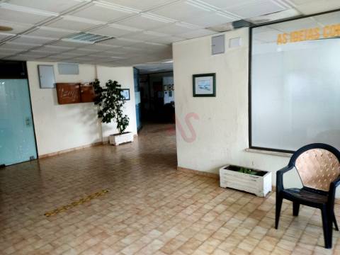 Loja de 35 m² no Edifício Varandas do Mar em Albufeira