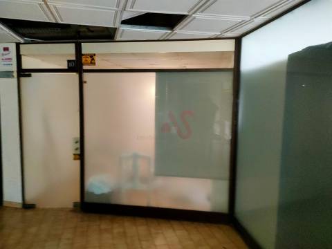 Loja de 56,90 m² no Edifício Varandas do Mar em Albufeira