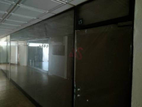 Loja de 31,30 m² no Edifício Varandas do Mar em Albufeira