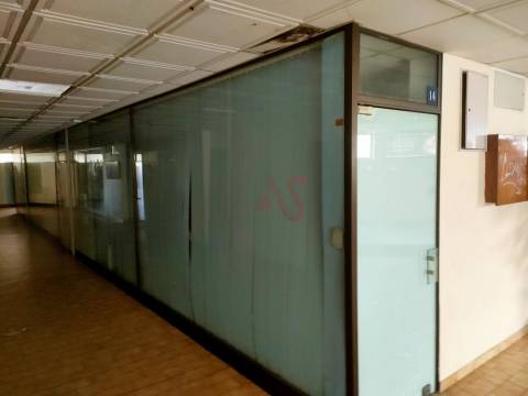 Loja de 31,30 m² no Edifício Varandas do Mar em Albufeira