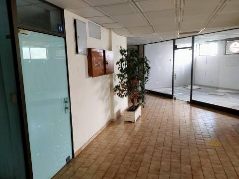 Loja de 31,30 m² no Edifício Varandas do Mar em Albufeira