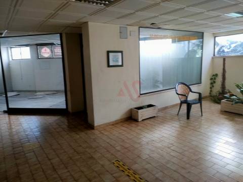 Loja de 31,30 m² no Edifício Varandas do Mar em Albufeira