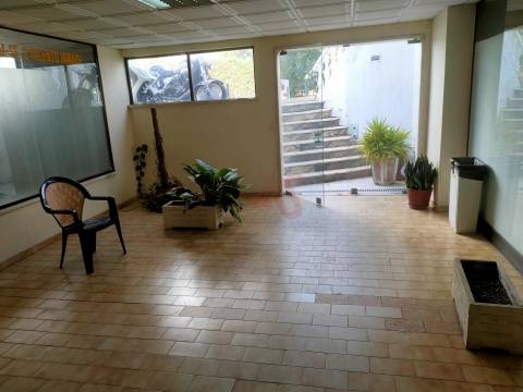 Loja de 31,30 m² no Edifício Varandas do Mar em Albufeira