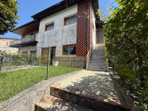 Moradia T6 com piscina em Lordelo, Guimarães