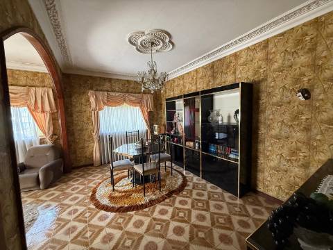 Moradia T6 com piscina em Lordelo, Guimarães