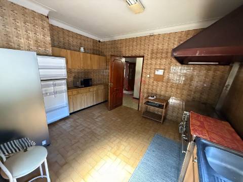 Moradia T6 com piscina em Lordelo, Guimarães