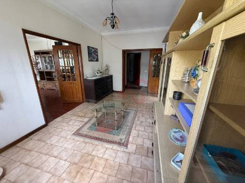 Moradia T6 com piscina em Lordelo, Guimarães