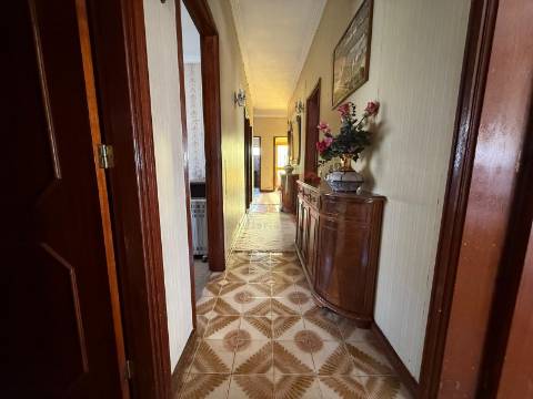 Moradia T6 com piscina em Lordelo, Guimarães