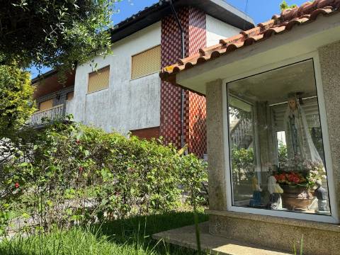 Moradia T6 com piscina em Lordelo, Guimarães