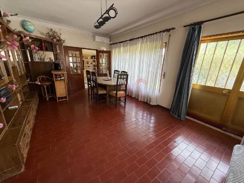 Moradia T6 com piscina em Lordelo, Guimarães