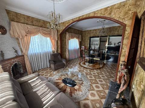 Moradia T6 com piscina em Lordelo, Guimarães