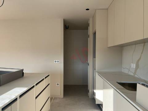 Apartamento T3+Box no Centro de Paços de Ferreira