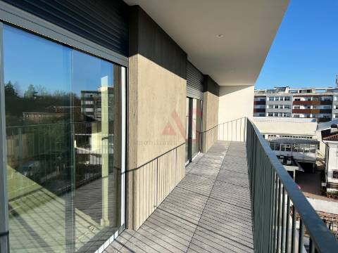Apartamento T3+Box no Centro de Paços de Ferreira