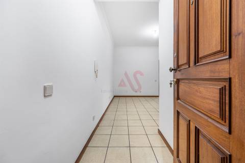 Apartamento T1 no Centro de Felgueiras com Arrecadação &#124; 4.º Andar com Elevador